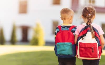 Una mochila escolar es saludable para la espalda, si no tiene ruedas, está acolchada, poco cargada, asas anchas y cinturón